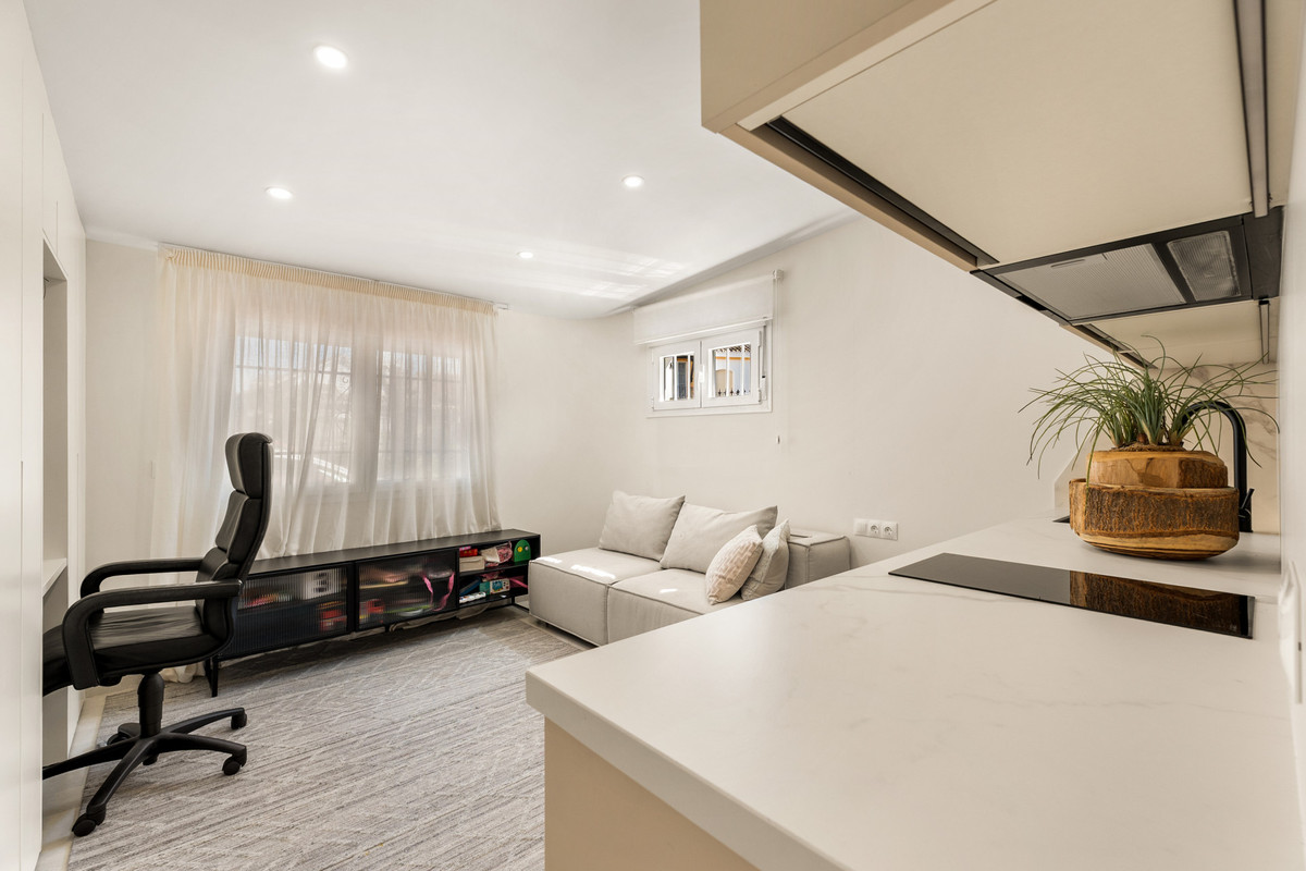 4 Bed Townhouse for sale in Estepona Costa Del Sol, Málaga, Spain