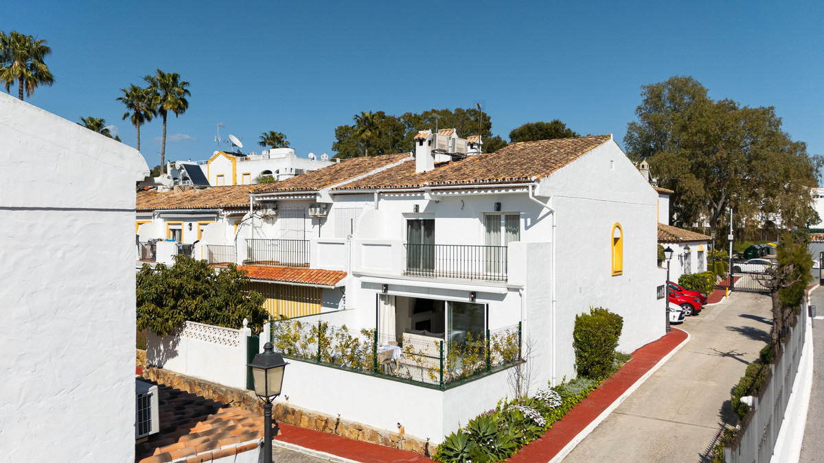 4 Bed Townhouse for sale in Estepona Costa Del Sol, Málaga, Spain