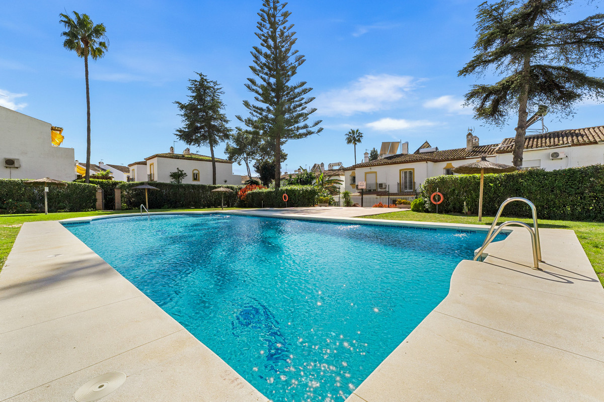 4 Bed Townhouse for sale in Estepona Costa Del Sol, Málaga, Spain