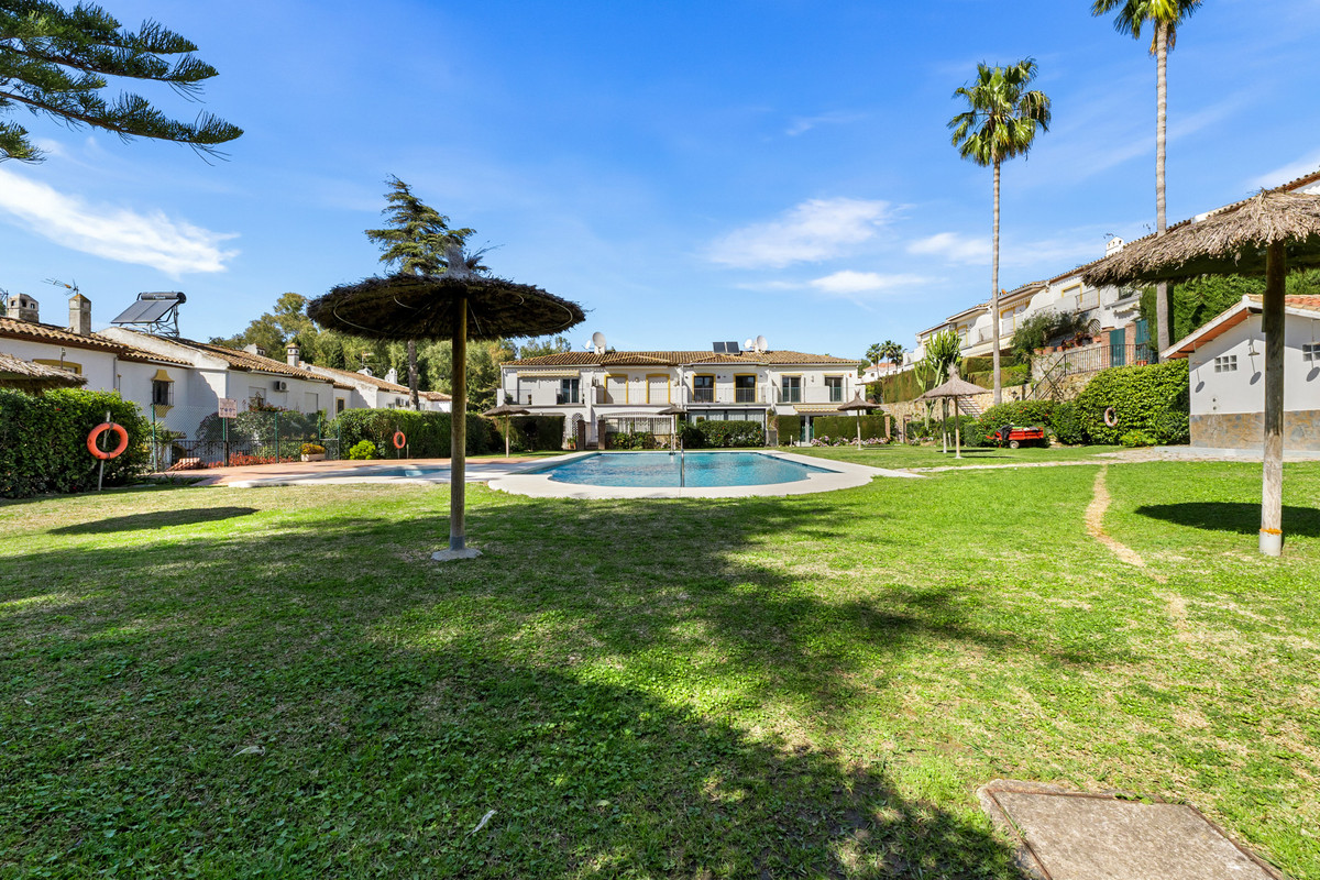 4 Bed Townhouse for sale in Estepona Costa Del Sol, Málaga, Spain