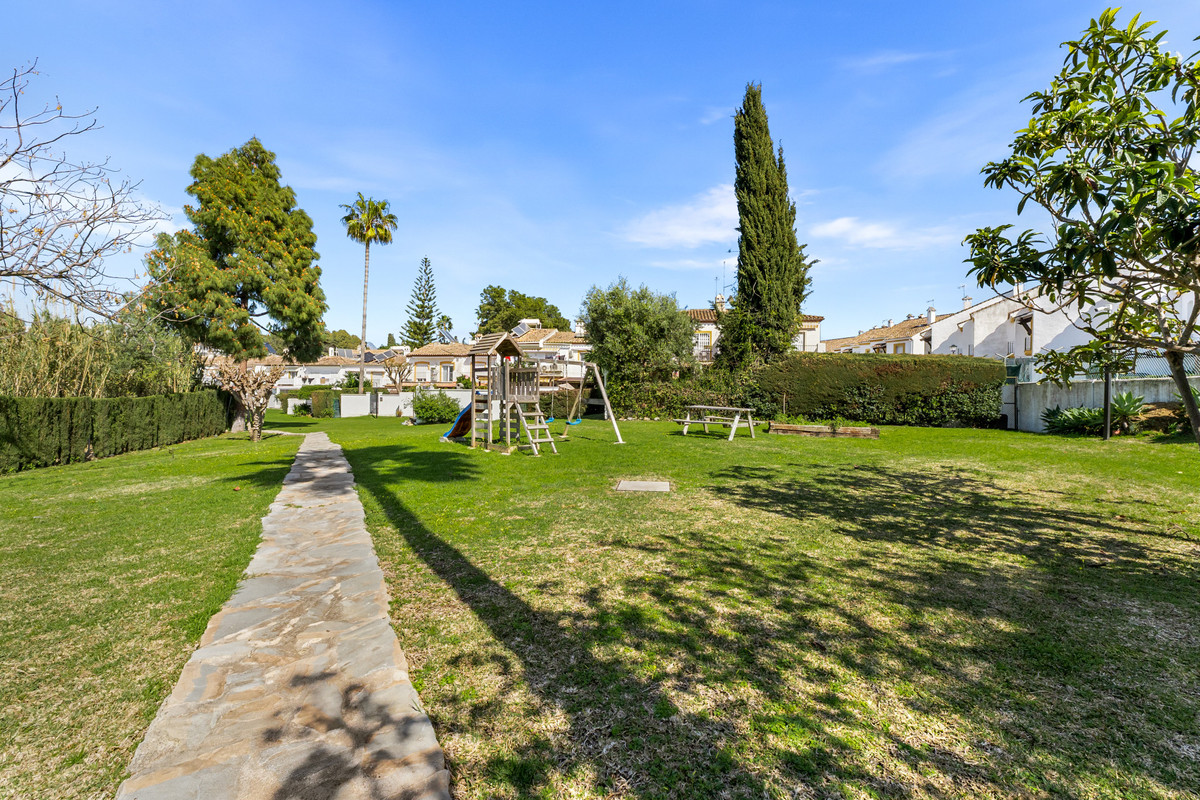 4 Bed Townhouse for sale in Estepona Costa Del Sol, Málaga, Spain