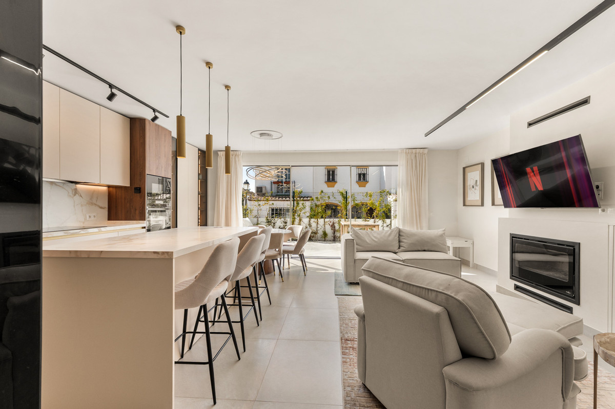 4 Bed Townhouse for sale in Estepona Costa Del Sol, Málaga, Spain