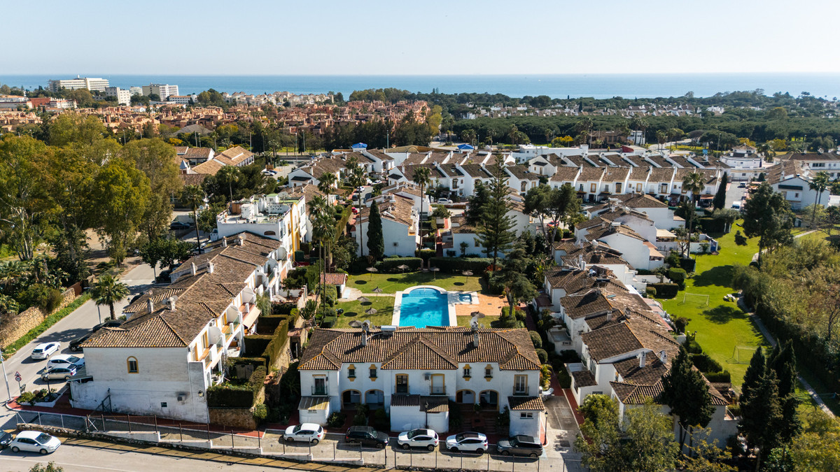 4 Bed Townhouse for sale in Estepona Costa Del Sol, Málaga, Spain