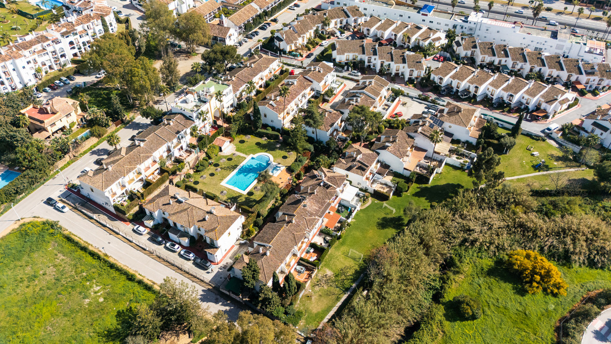 4 Bed Townhouse for sale in Estepona Costa Del Sol, Málaga, Spain