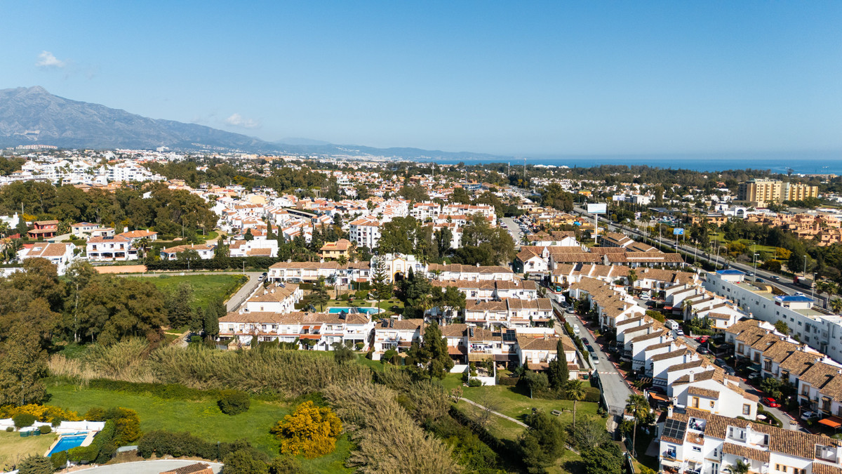 4 Bed Townhouse for sale in Estepona Costa Del Sol, Málaga, Spain
