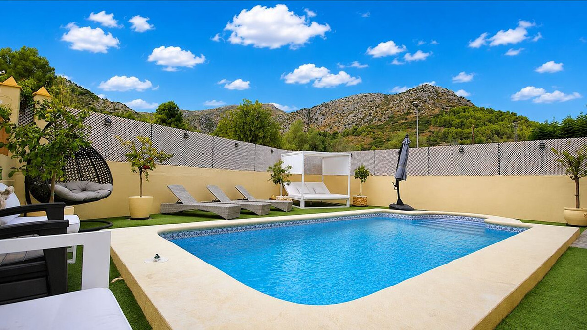 3 Bed Townhouse for sale in Sagra Costa Blanca, Alicante, Spain