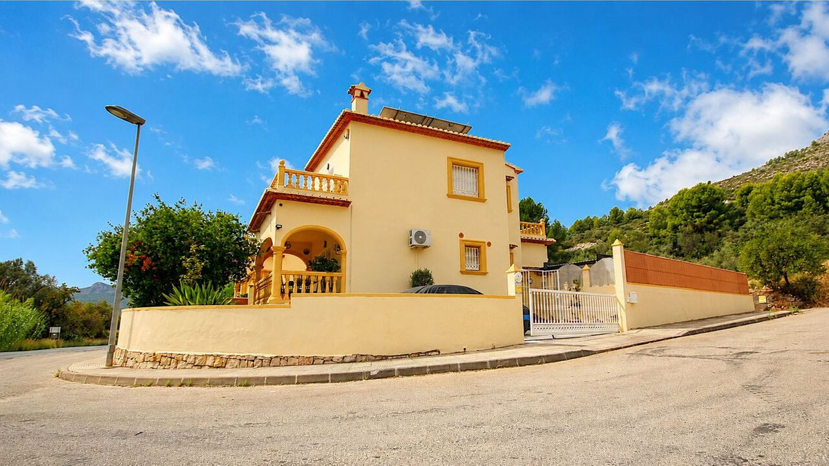 3 Bed Townhouse for sale in Sagra Costa Blanca, Alicante, Spain