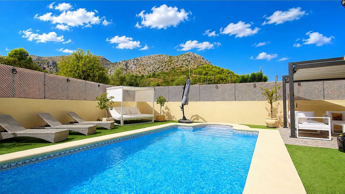 3 Bed Townhouse for sale in Sagra Costa Blanca, Alicante, Spain