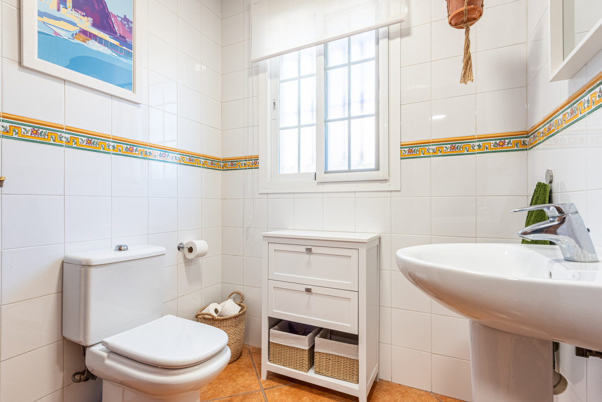 Se vende Villa - Chalet de 5 dormitorios en Costa Del Sol, Málaga, España