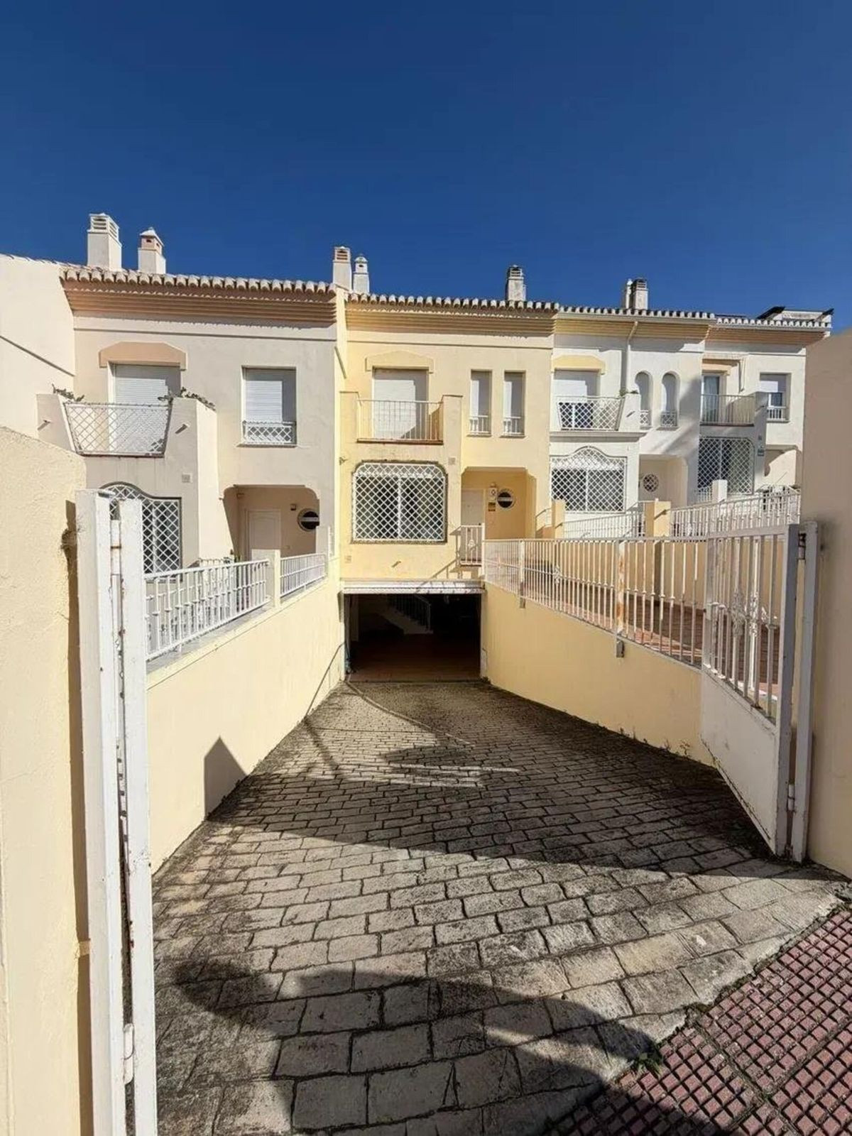 4 Bed Townhouse for sale in Marbella Costa Del Sol, Málaga, Spain