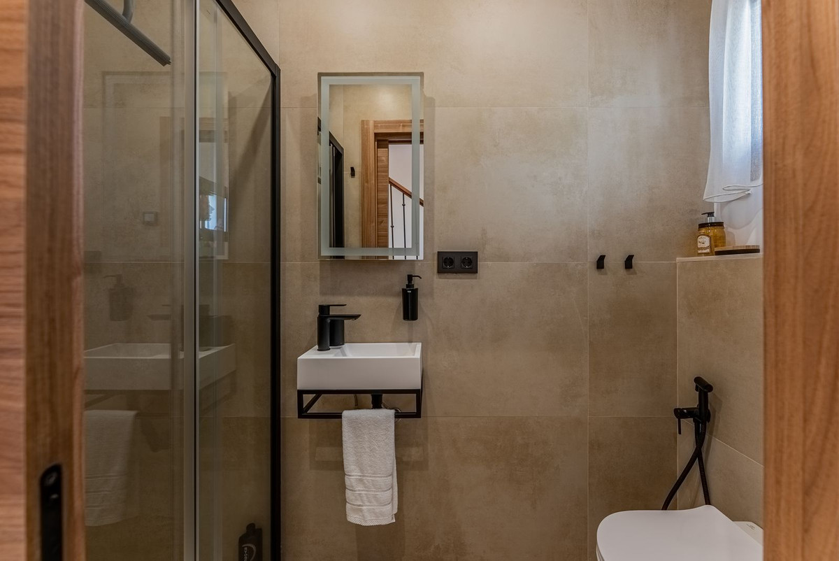 3 Bed Townhouse for sale in Benahavís Costa Del Sol, Málaga, Spain