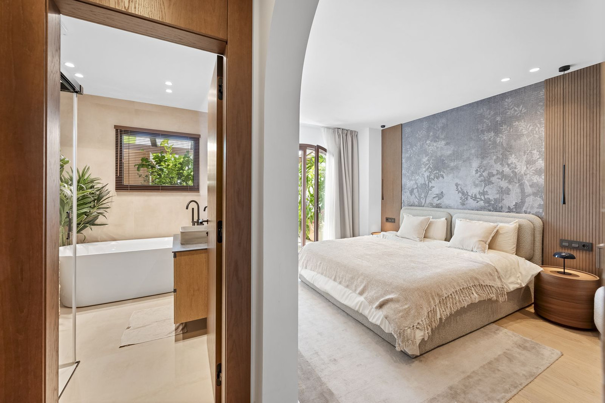 3 Bed Townhouse for sale in Benahavís Costa Del Sol, Málaga, Spain