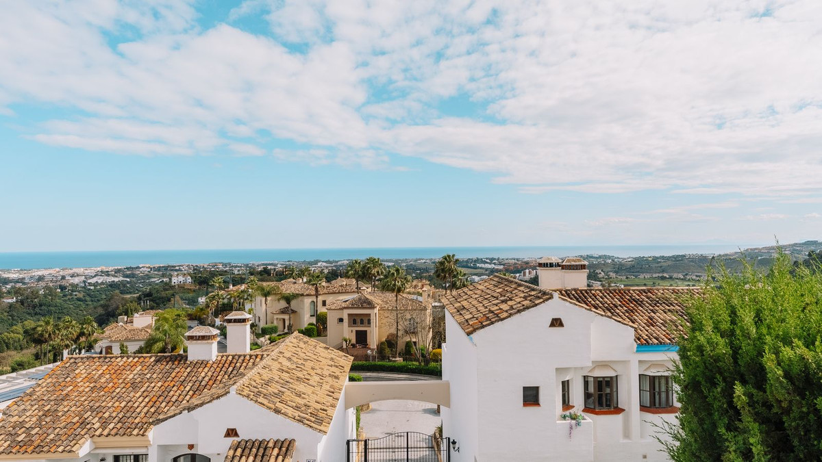 3 Bed Townhouse for sale in Benahavís Costa Del Sol, Málaga, Spain