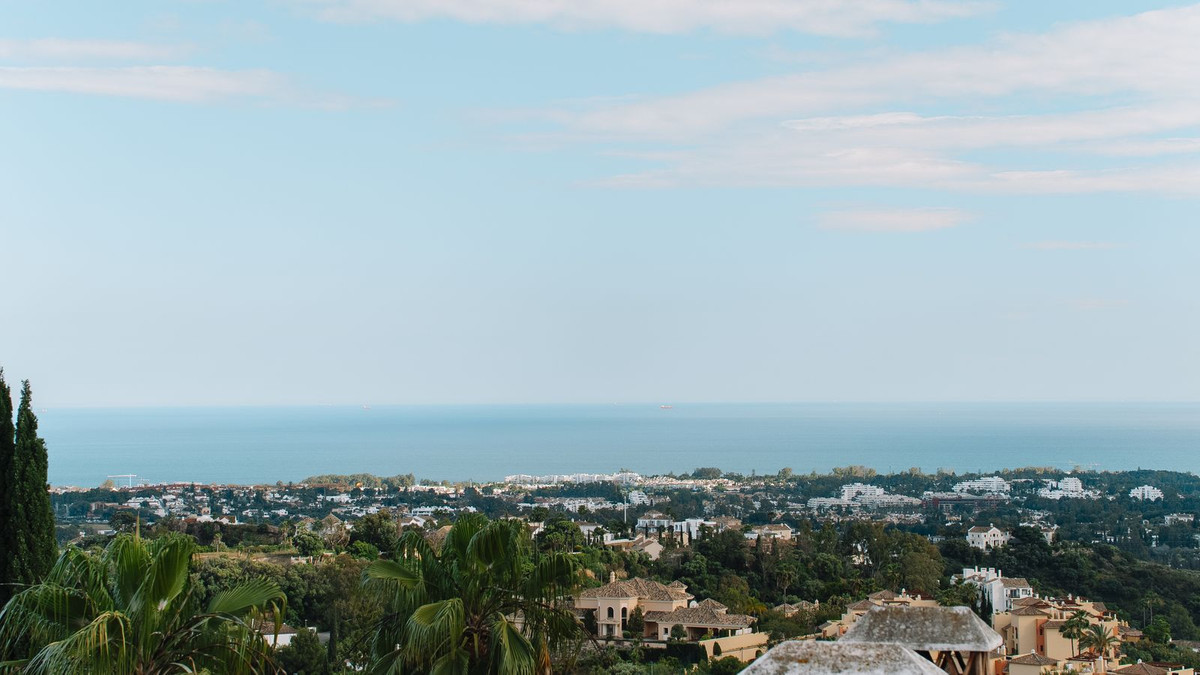 3 Bed Townhouse for sale in Benahavís Costa Del Sol, Málaga, Spain
