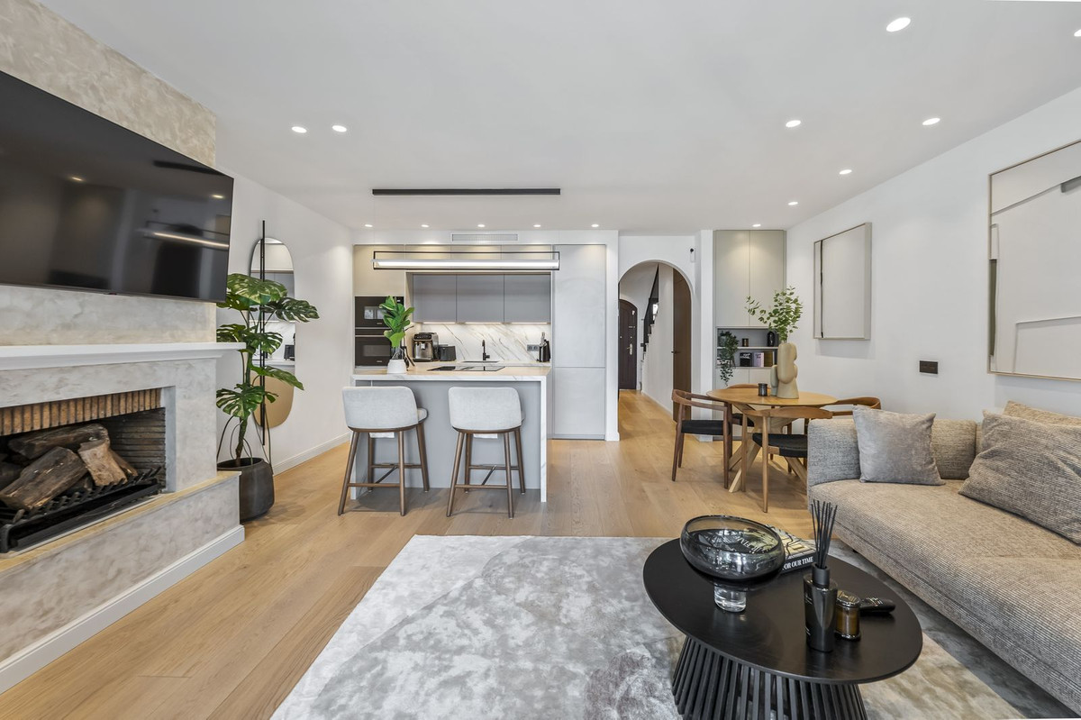 3 Bed Townhouse for sale in Benahavís Costa Del Sol, Málaga, Spain