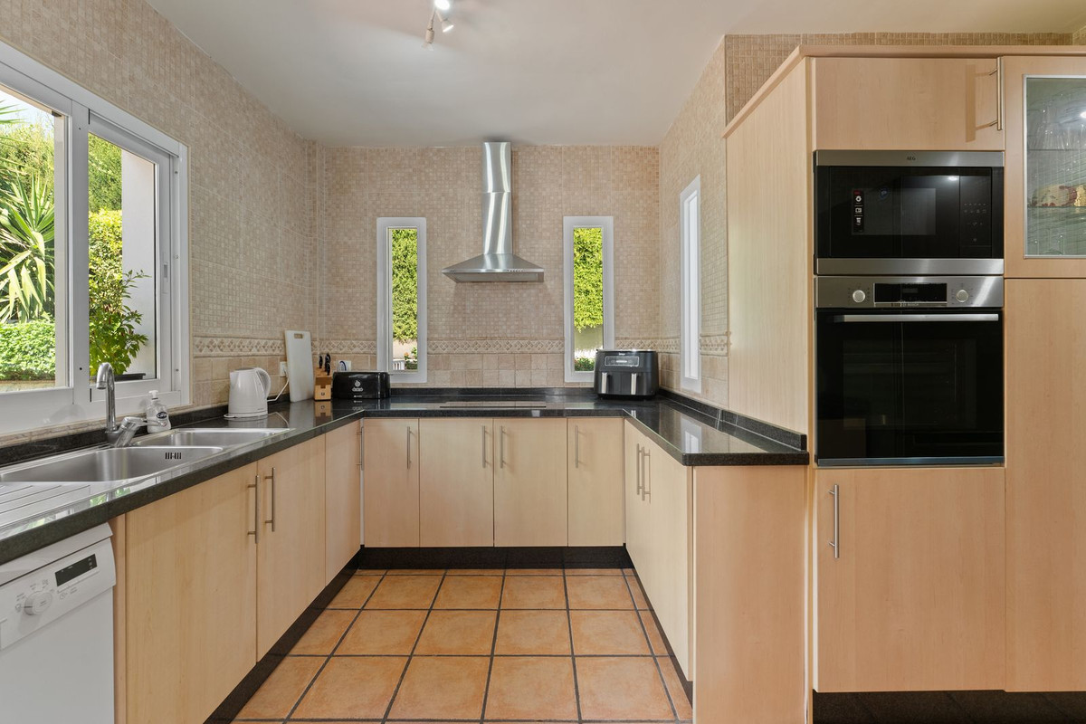 4 Bed Townhouse for sale in Coín Costa Del Sol, Málaga, Spain