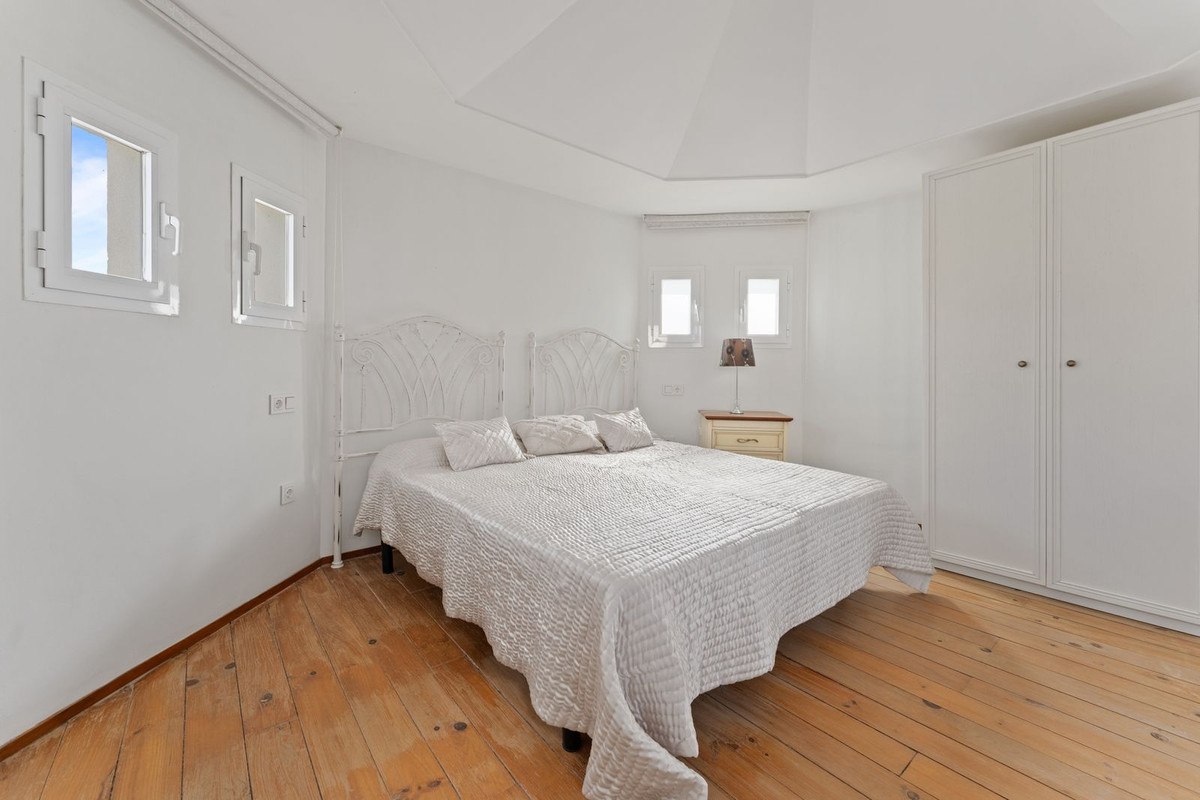 4 Bed Townhouse for sale in Coín Costa Del Sol, Málaga, Spain