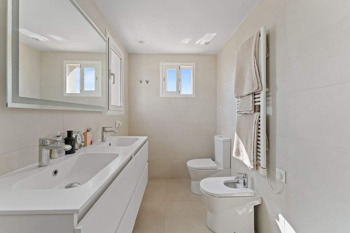 4 Bed Townhouse for sale in Coín Costa Del Sol, Málaga, Spain