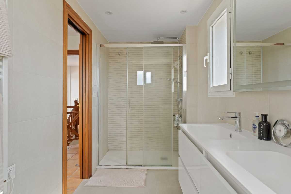 4 Bed Townhouse for sale in Coín Costa Del Sol, Málaga, Spain