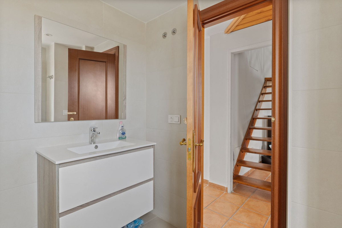 4 Bed Townhouse for sale in Coín Costa Del Sol, Málaga, Spain