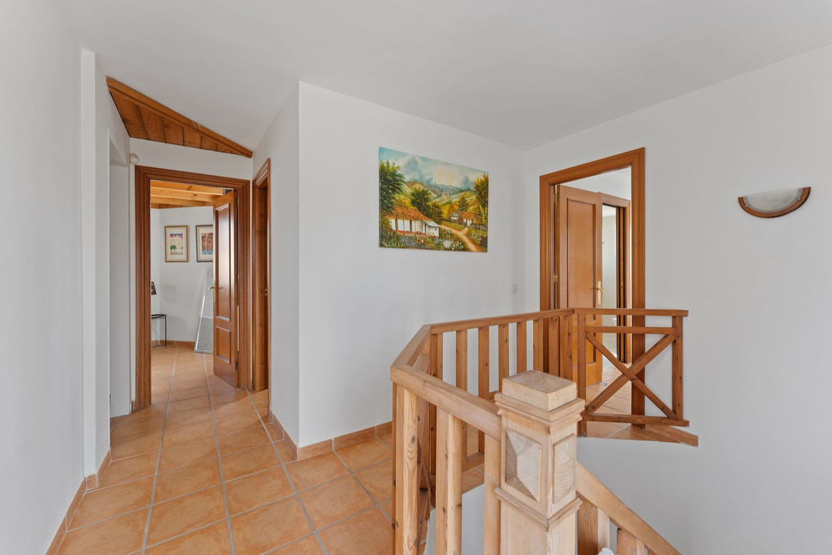 4 Bed Townhouse for sale in Coín Costa Del Sol, Málaga, Spain