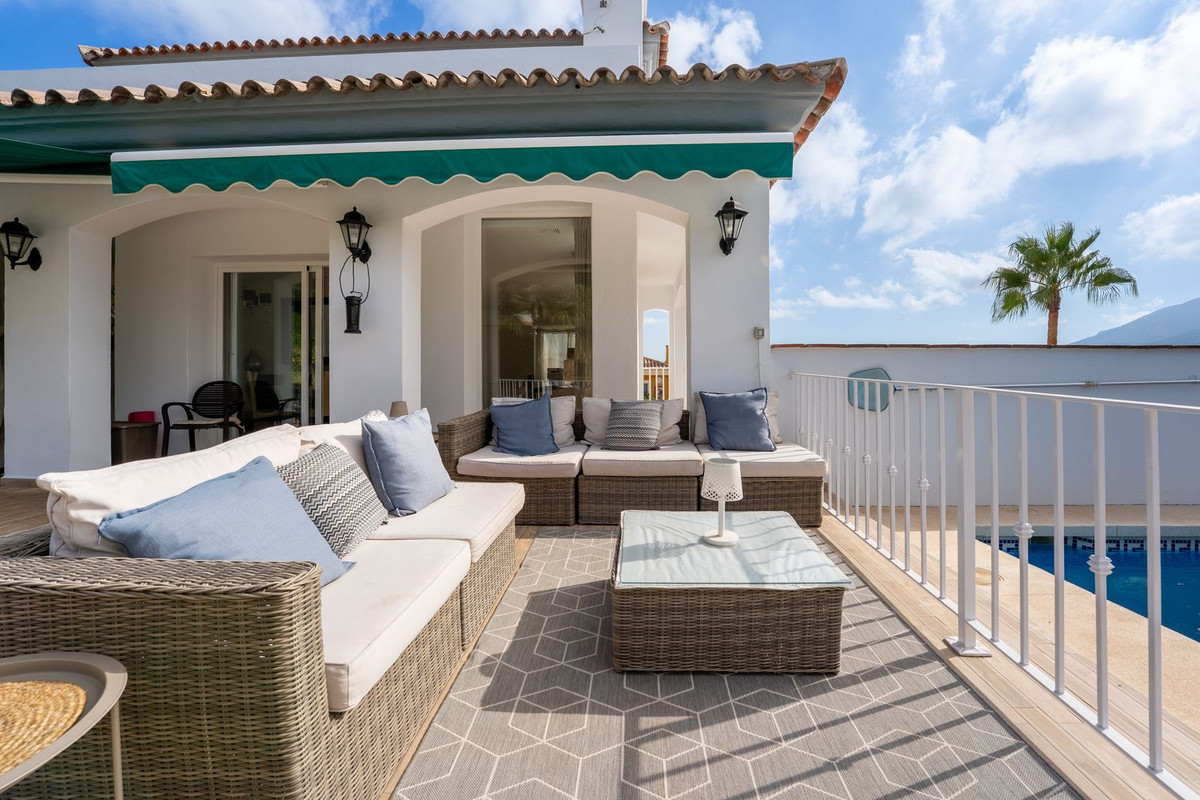4 Bed Townhouse for sale in Coín Costa Del Sol, Málaga, Spain