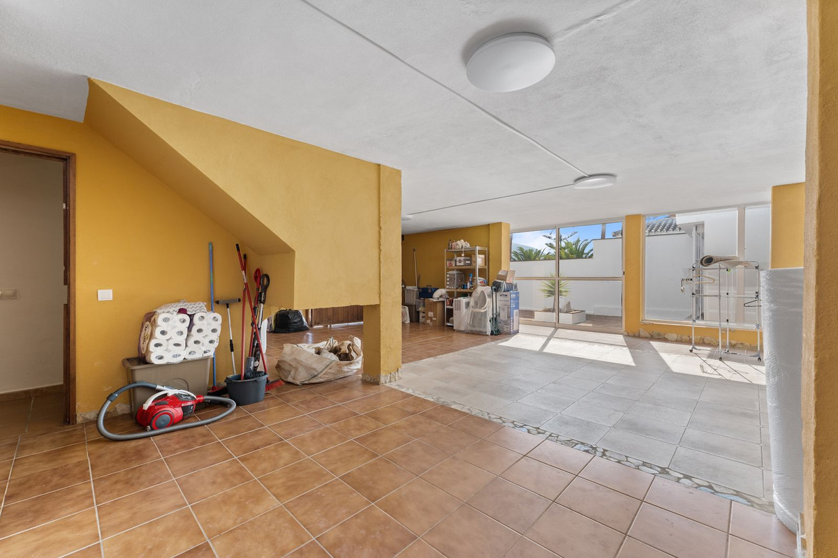4 Bed Townhouse for sale in Coín Costa Del Sol, Málaga, Spain