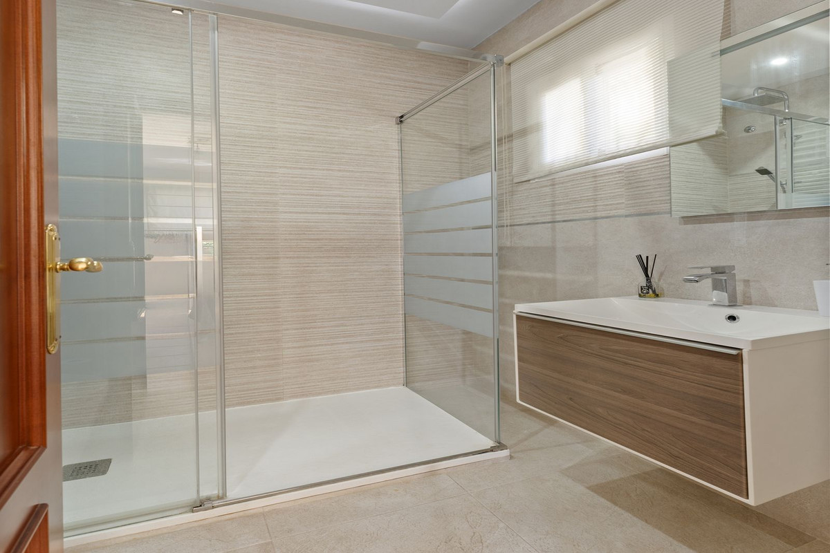 4 Bed Townhouse for sale in Coín Costa Del Sol, Málaga, Spain