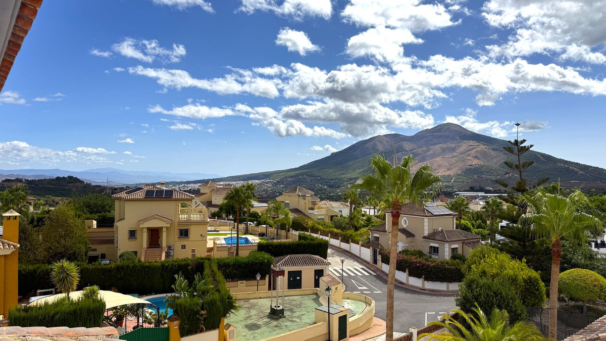 4 Bed Townhouse for sale in Coín Costa Del Sol, Málaga, Spain