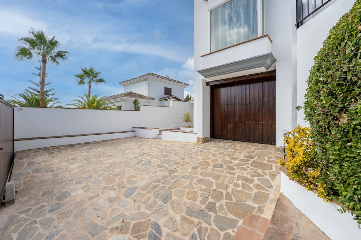 4 Bed Townhouse for sale in Coín Costa Del Sol, Málaga, Spain