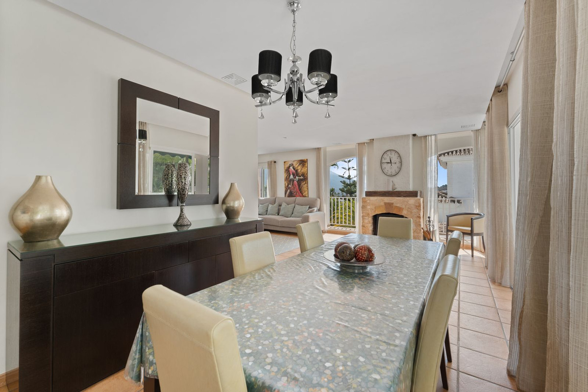 4 Bed Townhouse for sale in Coín Costa Del Sol, Málaga, Spain