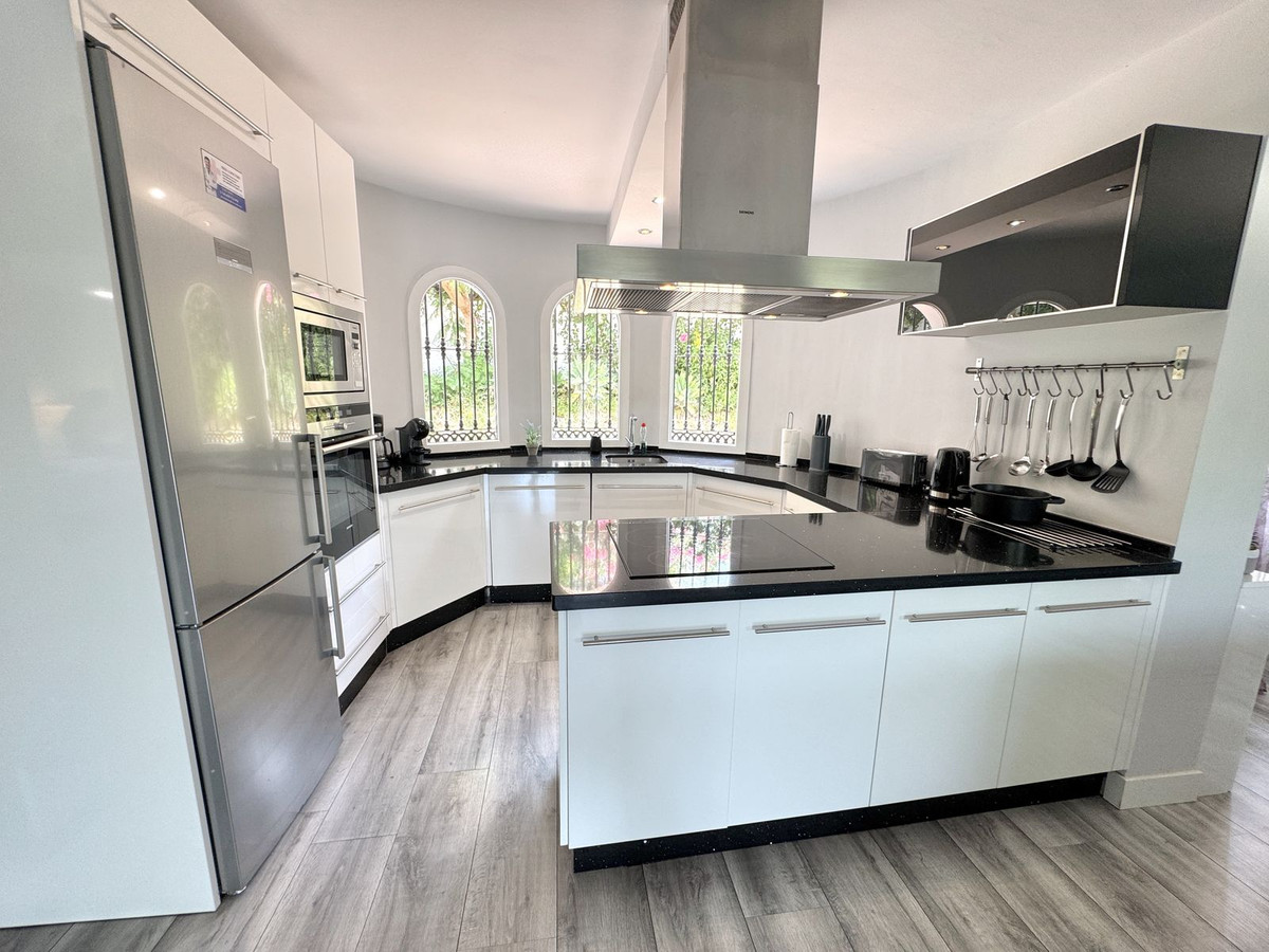 Se vende Villa - Chalet de 6 dormitorios en Costa Del Sol, Málaga, España