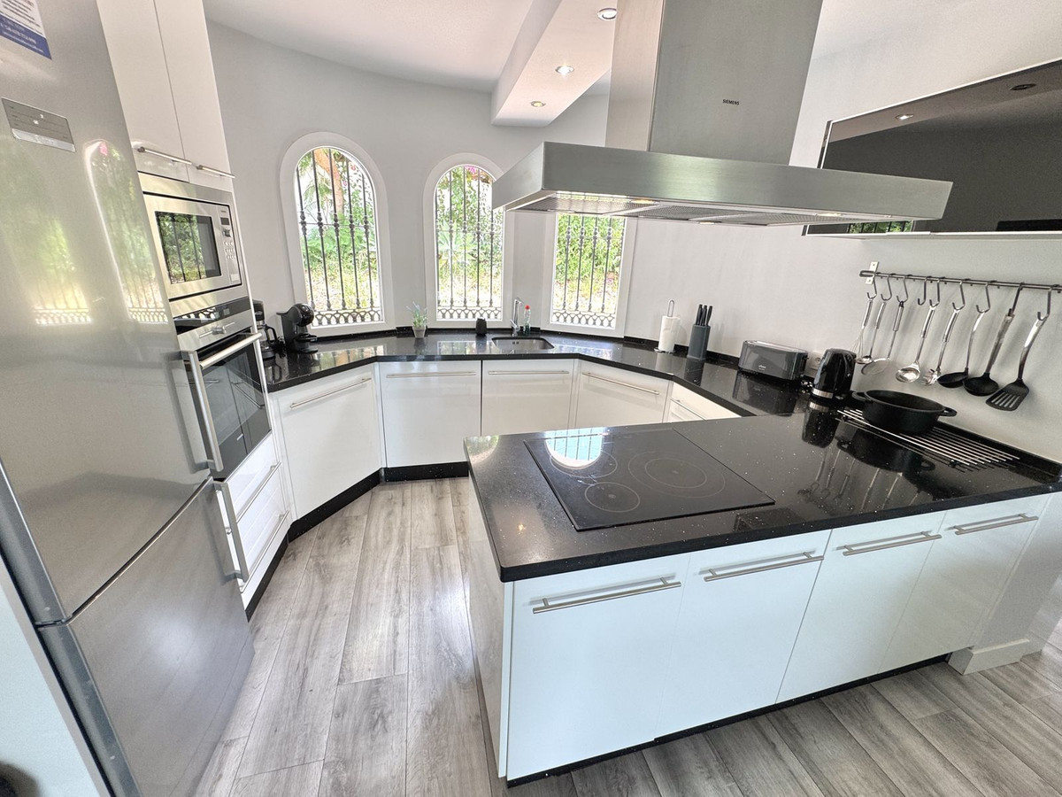 Se vende Villa - Chalet de 6 dormitorios en Costa Del Sol, Málaga, España