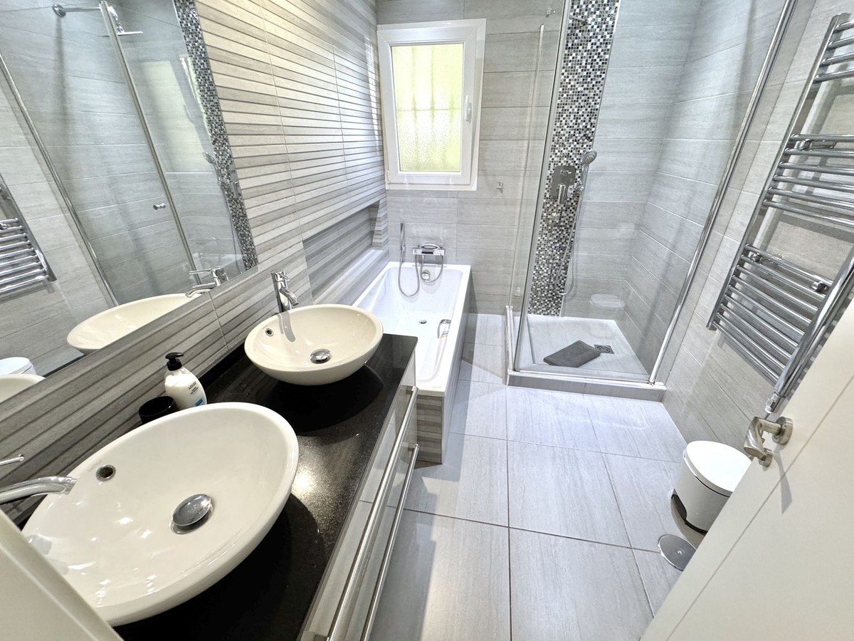 Se vende Villa - Chalet de 6 dormitorios en Costa Del Sol, Málaga, España