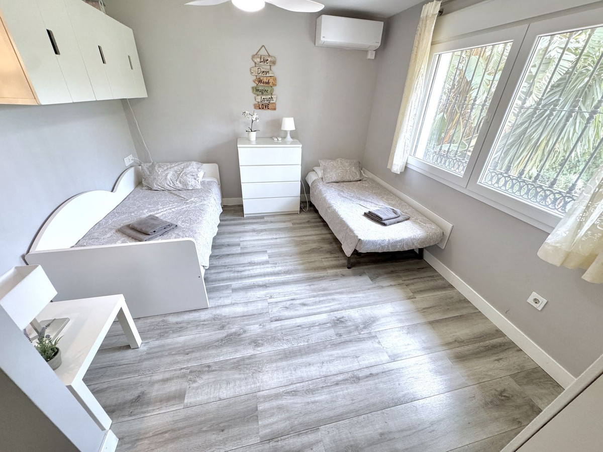 Se vende Villa - Chalet de 6 dormitorios en Costa Del Sol, Málaga, España
