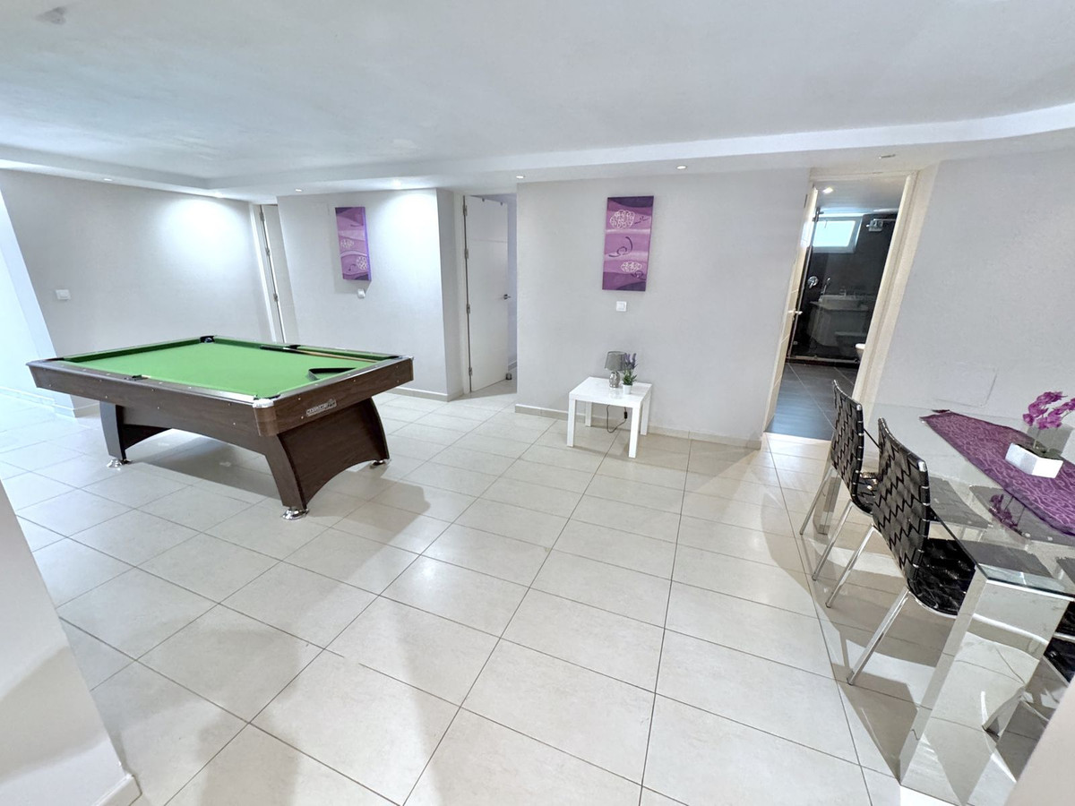 Se vende Villa - Chalet de 6 dormitorios en Costa Del Sol, Málaga, España