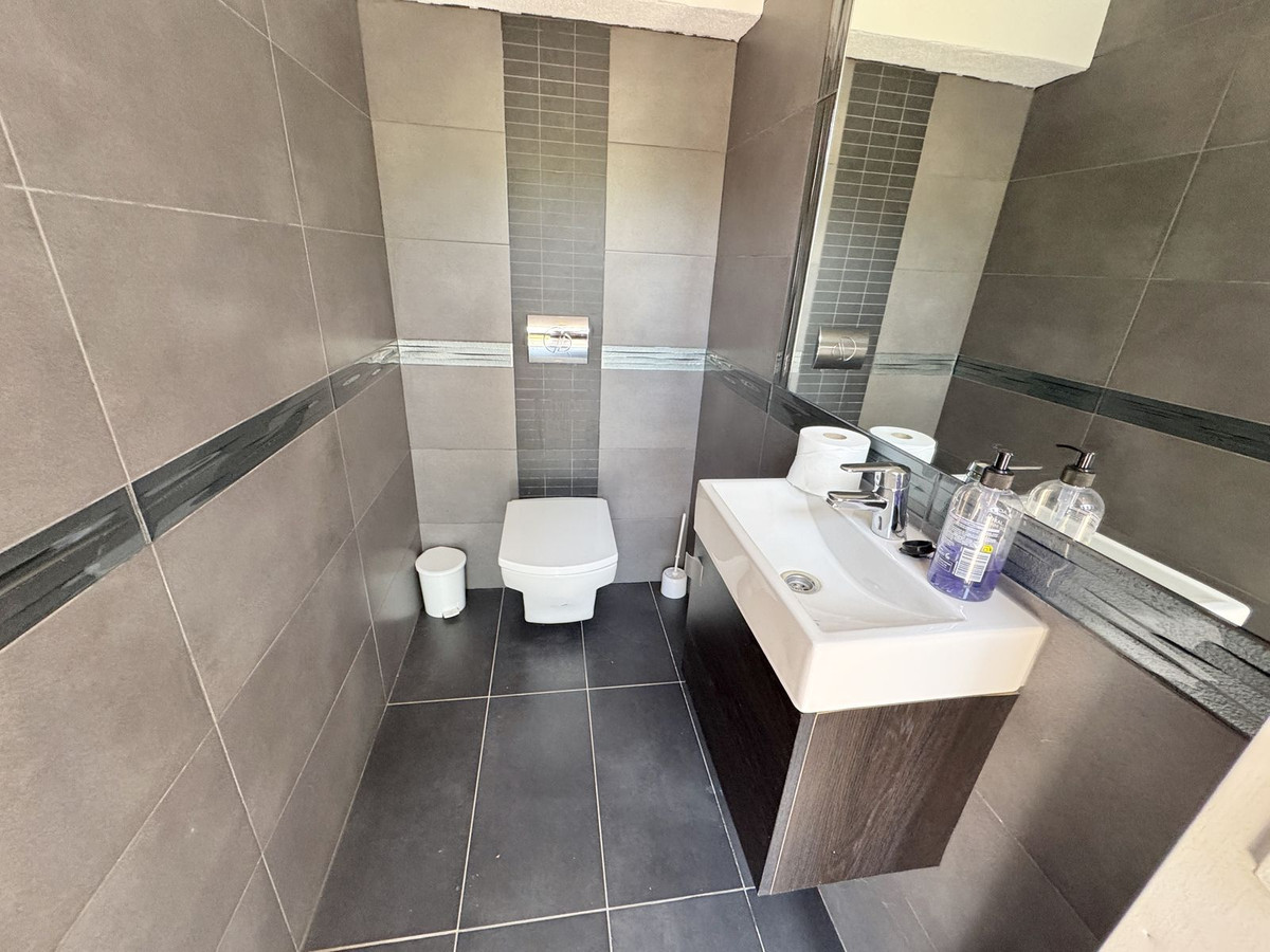 Se vende Villa - Chalet de 6 dormitorios en Costa Del Sol, Málaga, España