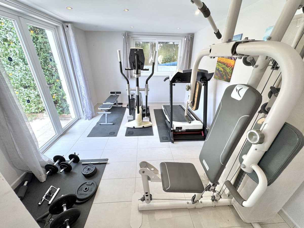 Se vende Villa - Chalet de 6 dormitorios en Costa Del Sol, Málaga, España