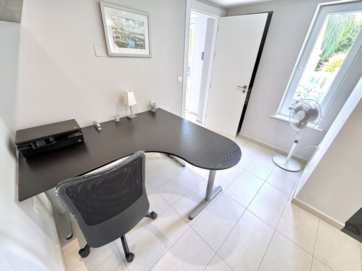 Se vende Villa - Chalet de 6 dormitorios en Costa Del Sol, Málaga, España