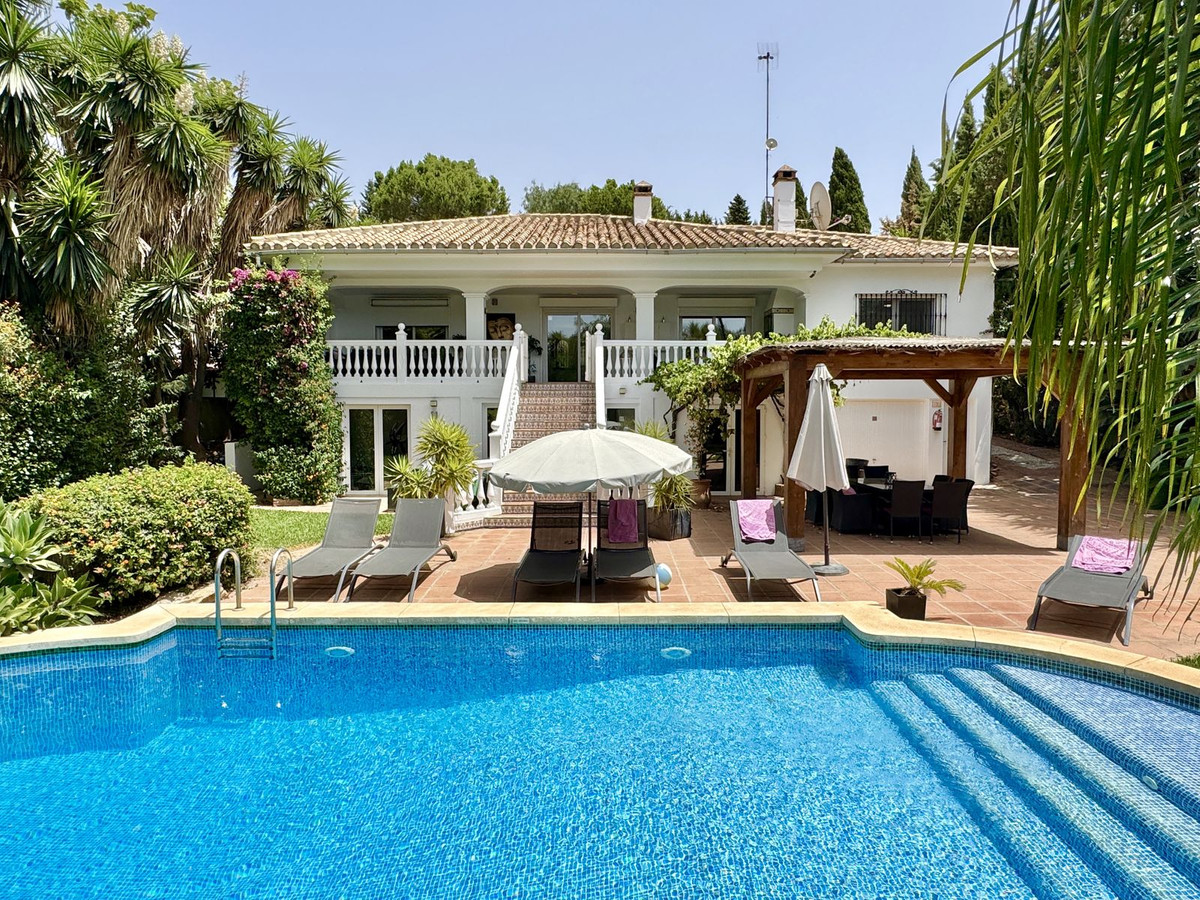 Se vende Villa - Chalet de 6 dormitorios en Costa Del Sol, Málaga, España