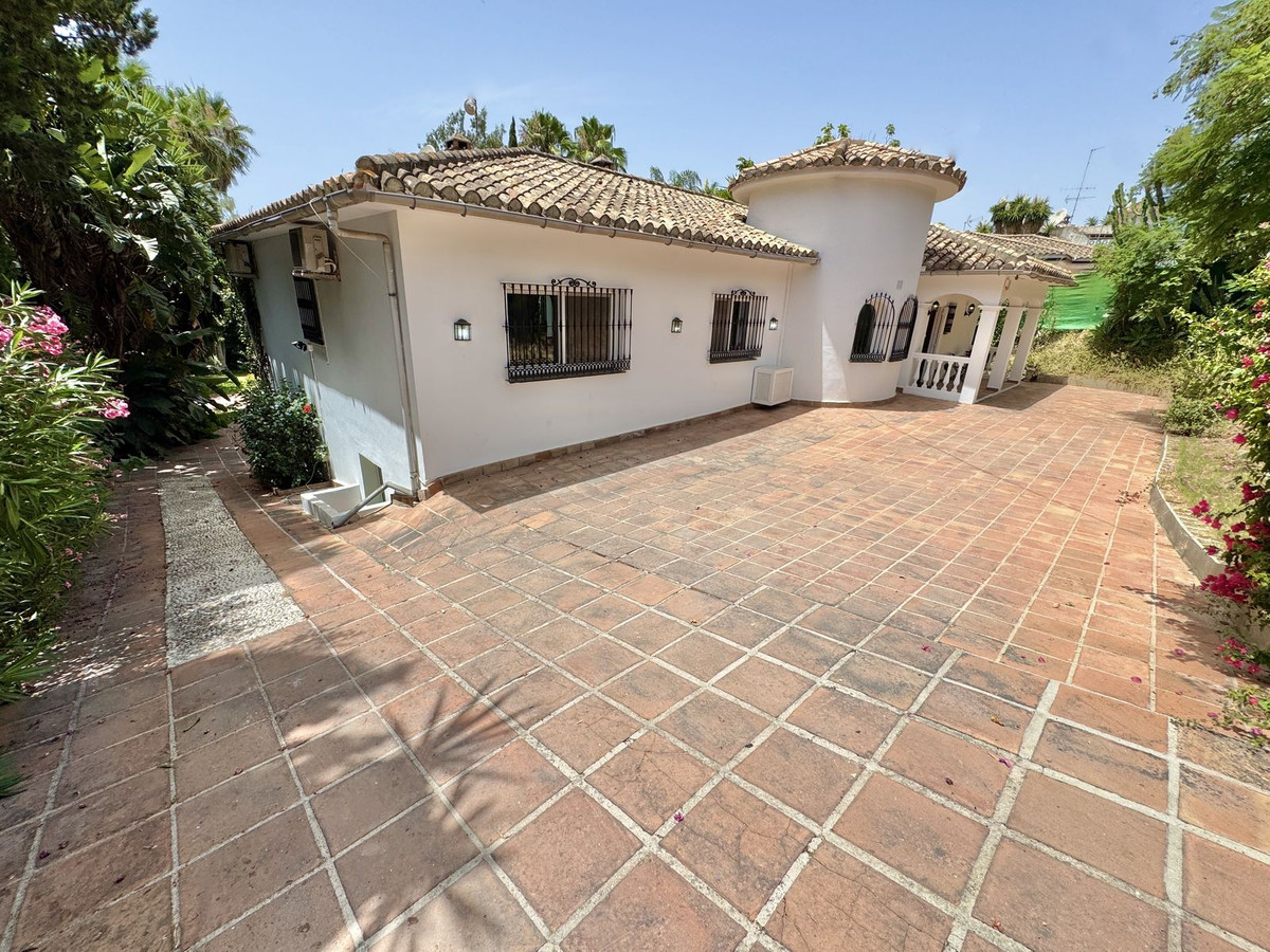 Se vende Villa - Chalet de 6 dormitorios en Costa Del Sol, Málaga, España