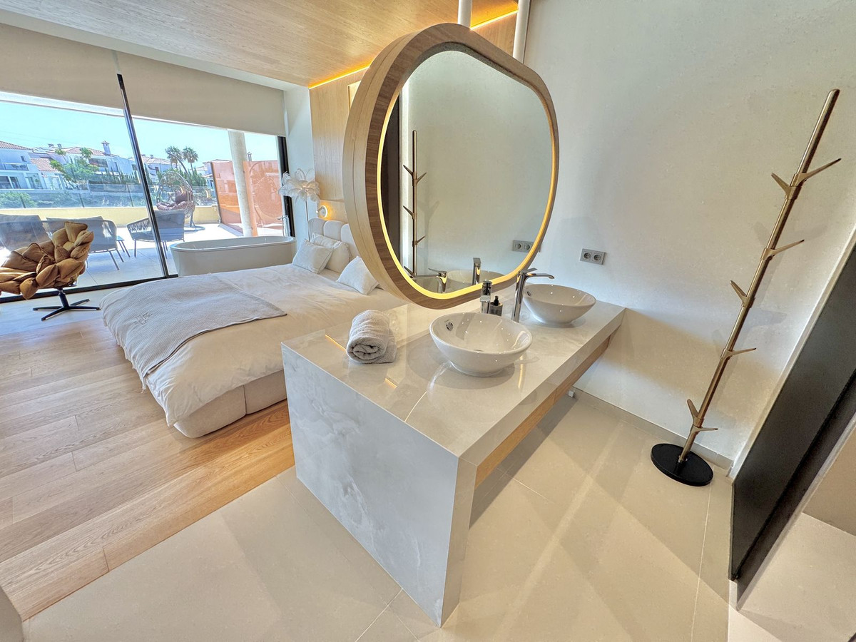 Se vende Apartamento Planta Baja de 3 dormitorios en Costa Del Sol, Málaga, España