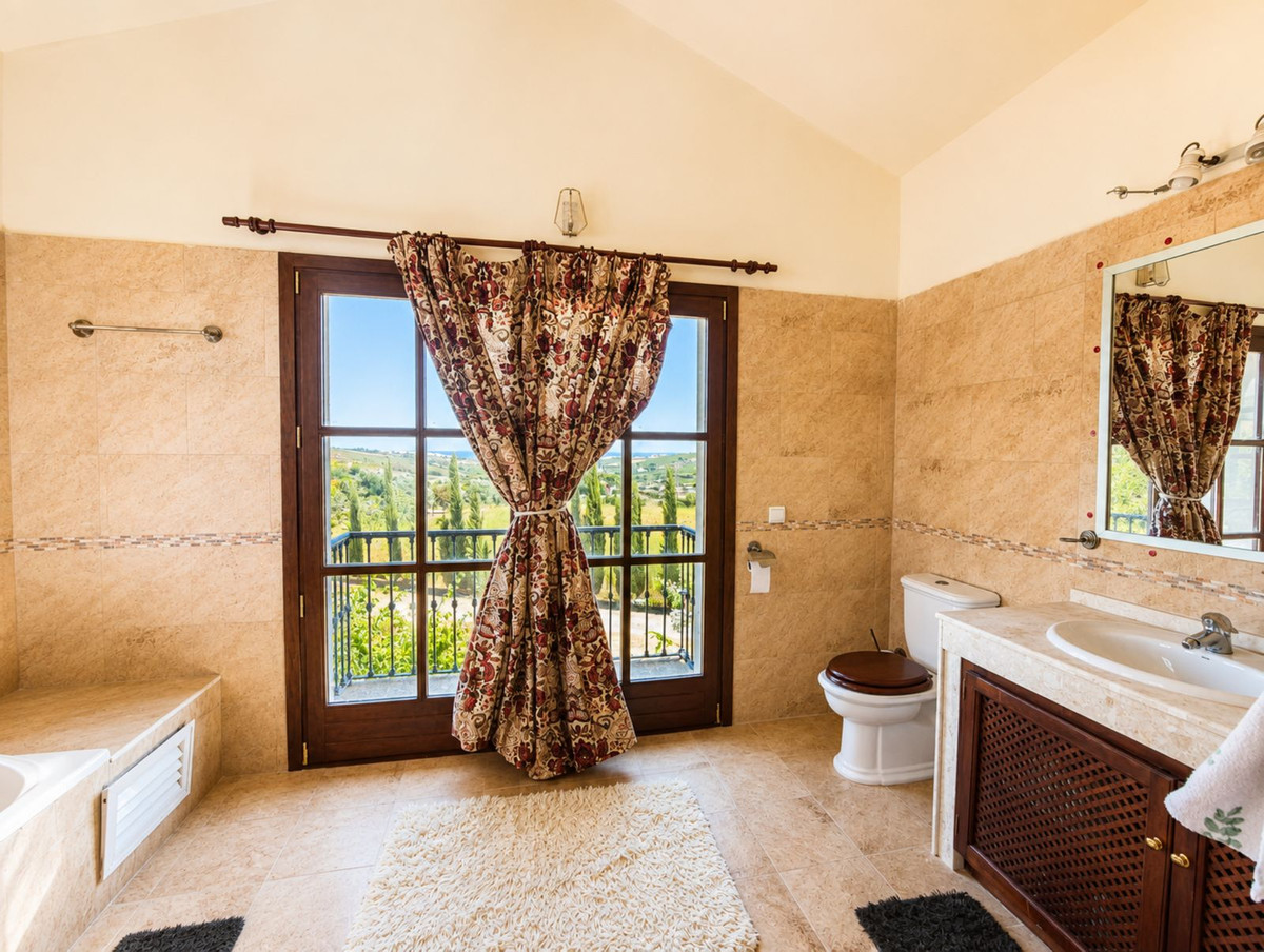 Se vende Finca - Cortijo de 4 dormitorios en Costa Del Sol, Málaga, España