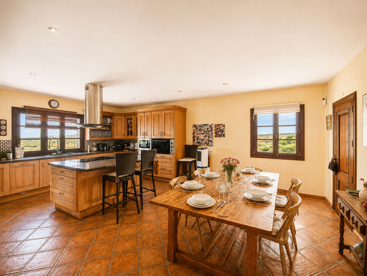 Se vende Finca - Cortijo de 4 dormitorios en Costa Del Sol, Málaga, España