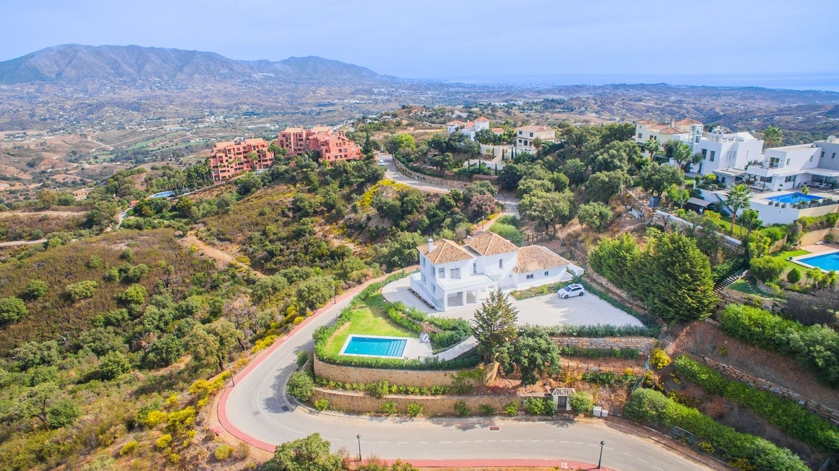 4 Bed Townhouse for sale in La Mairena Costa Del Sol, Málaga, Spain