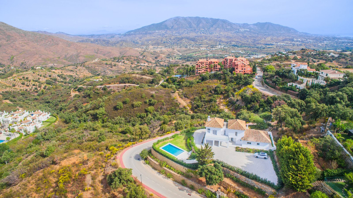 4 Bed Townhouse for sale in La Mairena Costa Del Sol, Málaga, Spain