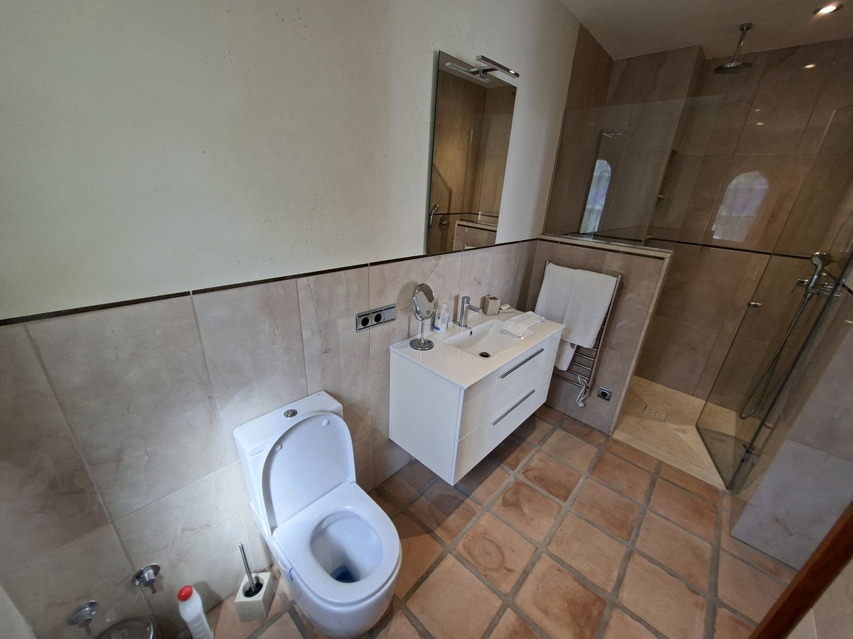 Se vende Villa - Chalet de 4 dormitorios en Costa Del Sol, Málaga, España