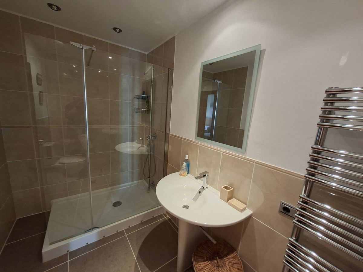 Se vende Villa - Chalet de 4 dormitorios en Costa Del Sol, Málaga, España