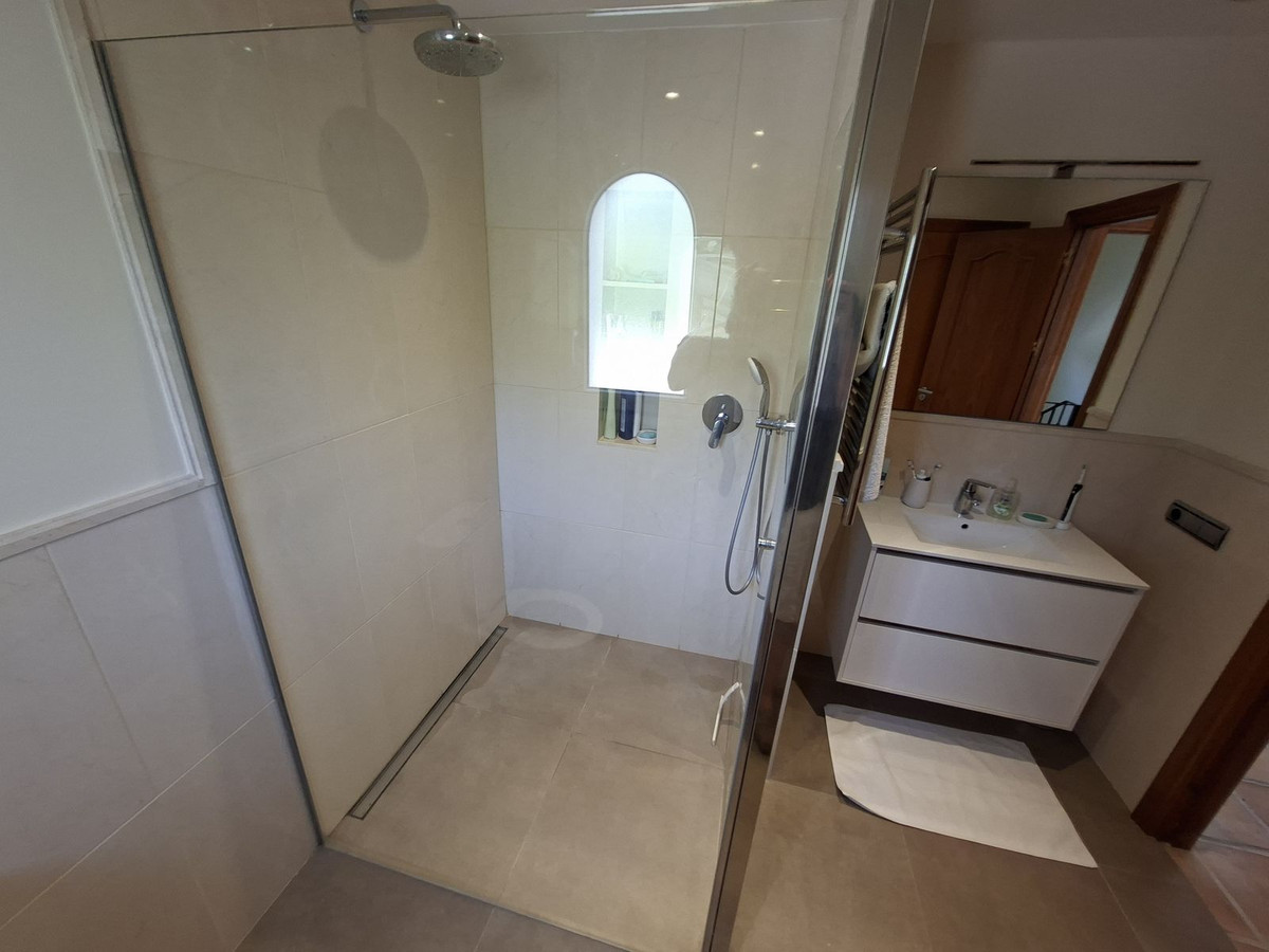 Se vende Villa - Chalet de 4 dormitorios en Costa Del Sol, Málaga, España
