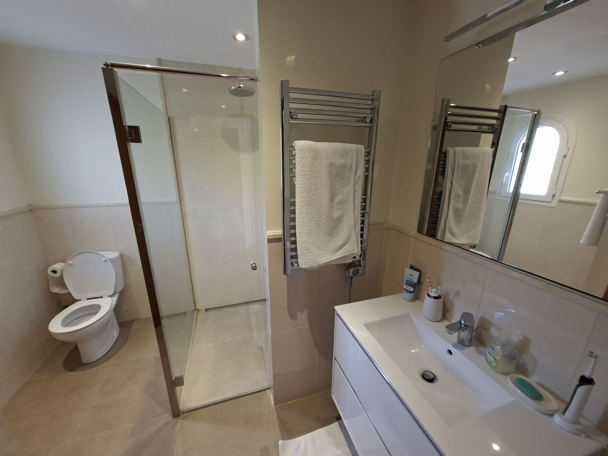Se vende Villa - Chalet de 4 dormitorios en Costa Del Sol, Málaga, España